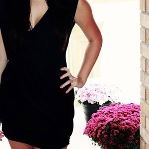 BCBG BODY CON CRISS CROSS DRESS 🔥